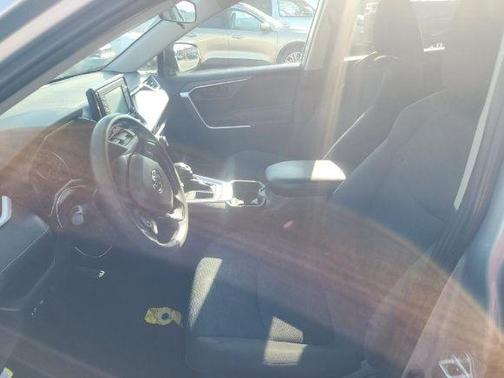 Silver Sky Metallic 2019 Toyota RAV4 LE