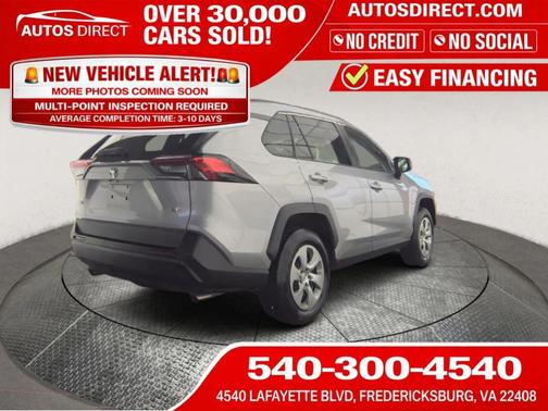 Silver Sky Metallic 2019 Toyota RAV4 LE