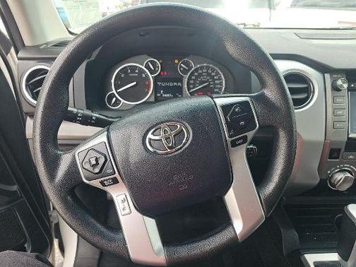 White 2017 Toyota Tundra SR5