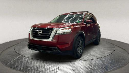 2022 Nissan Pathfinder SV