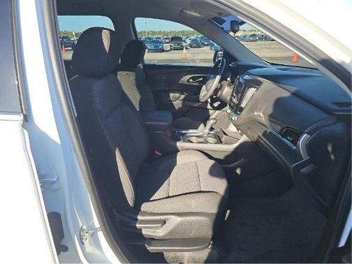 Summit White 2020 Chevrolet Traverse LT Cloth