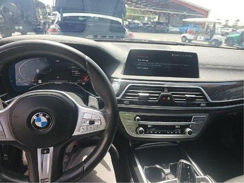 Black Sapphire Metallic 2021 BMW 740 i xDrive