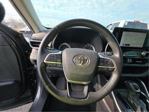Magnetic Gray Metallic 2023 Toyota Highlander Hybrid LE