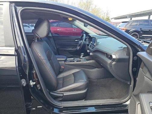 Black 2022 Nissan Altima 2.5 SR