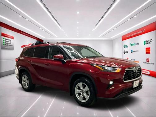Red 2022 Toyota Highlander LE