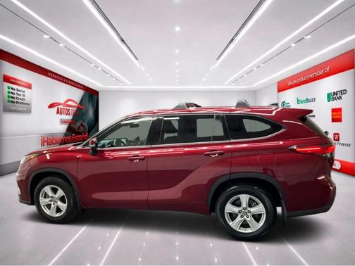 Red 2022 Toyota Highlander LE