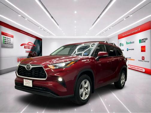 Red 2022 Toyota Highlander LE