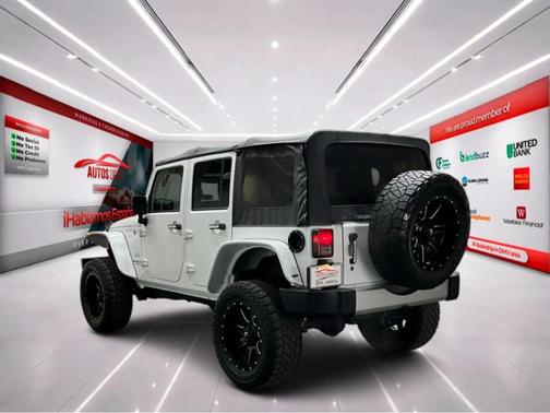 Bright White Clearcoat 2017 Jeep Wrangler Unlimited Sahara