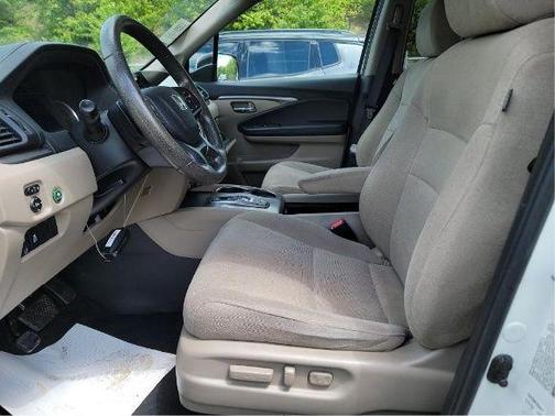 White 2021 Honda Pilot EX