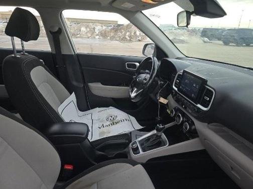 2022 Hyundai VENUE SEL