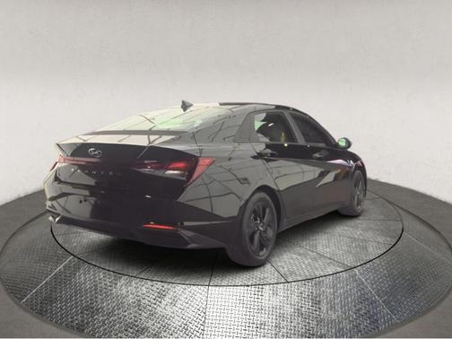 Phantom Black 2022 Hyundai ELANTRA SEL