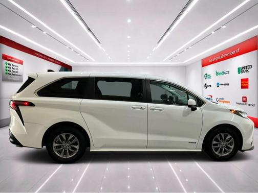2021 Toyota Sienna LE