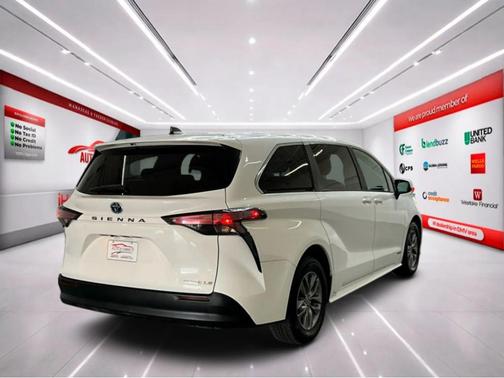 2021 Toyota Sienna LE