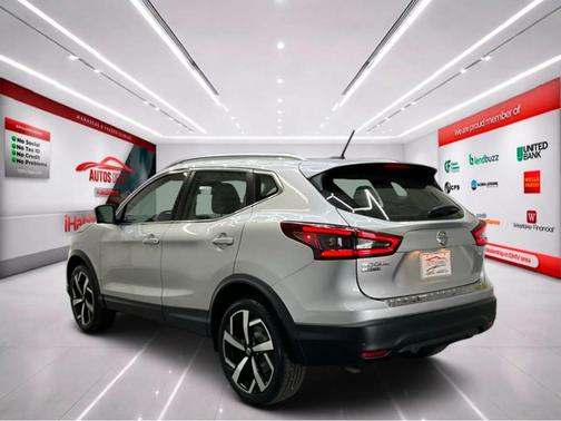 Brilliant Silver Metallic 2022 Nissan Rogue Sport SL