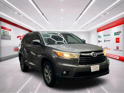Gray 2015 Toyota Highlander XLE