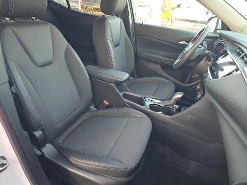 Summit White 2022 Buick Encore GX Preferred