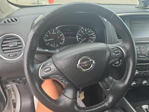 2019 Nissan Pathfinder SL