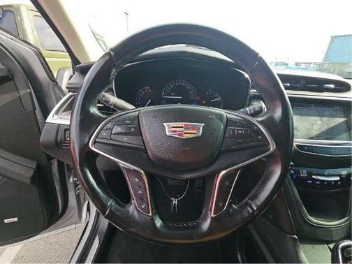 Radiant Silver Metallic 2019 Cadillac XT5 Premium Luxury
