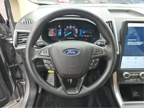 Silver Metallic 2022 Ford Edge SE