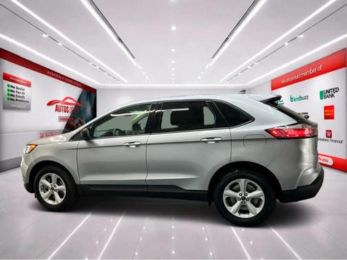 Silver Metallic 2022 Ford Edge SE