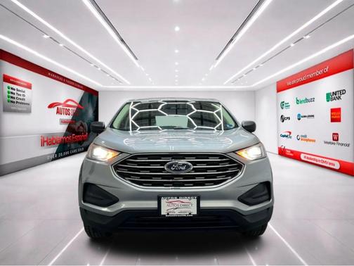 Silver Metallic 2022 Ford Edge SE
