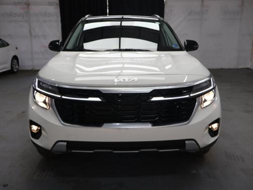 Clear White / Black Roof 2026 Kia Seltos S