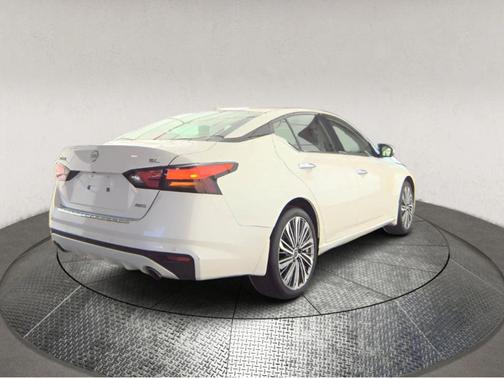 White 2023 Nissan Altima 2.5 SL