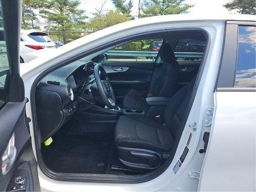 Snow White Pearl 2023 Kia Forte LXS