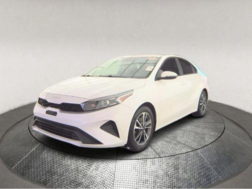 Snow White Pearl 2023 Kia Forte LXS