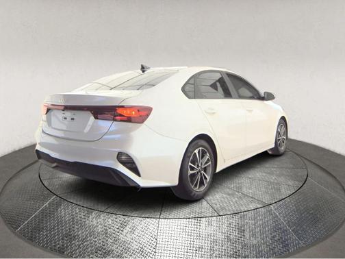 Snow White Pearl 2023 Kia Forte LXS