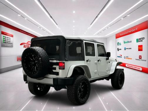 Bright White Clearcoat 2017 Jeep Wrangler Unlimited Sahara