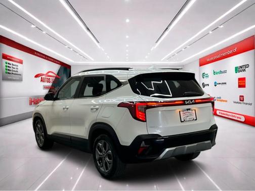 Snow White Pearl 2024 Kia Seltos S