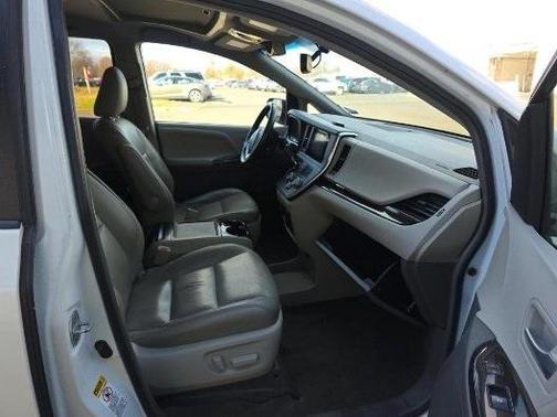 2017 Toyota Sienna XLE