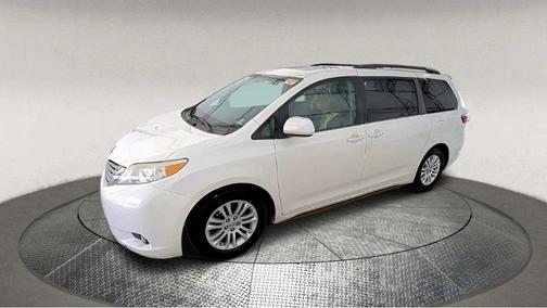 2017 Toyota Sienna XLE