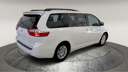 2017 Toyota Sienna XLE