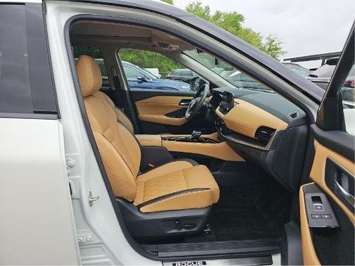 2 Tone White / Black Roof 2023 Nissan Rogue Platinum