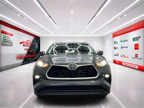 Gray 2023 Toyota Highlander Hybrid XLE