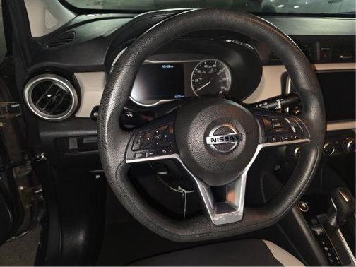 Gun Metallic 2021 Nissan Versa 1.6 SV