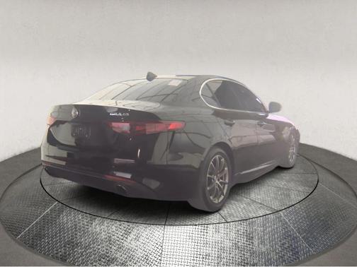 Alfa Black 2018 Alfa Romeo Giulia Base