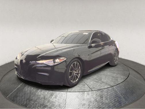 Alfa Black 2018 Alfa Romeo Giulia Base