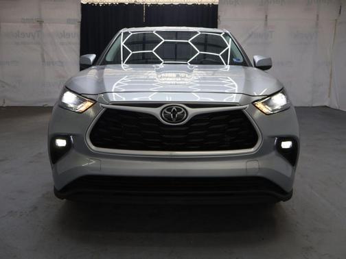Celestial Silver Metallic 2024 Toyota Highlander LE