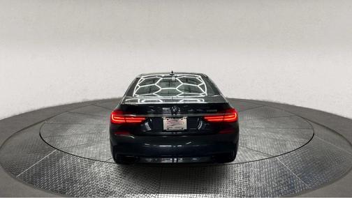 2017 BMW 750 i