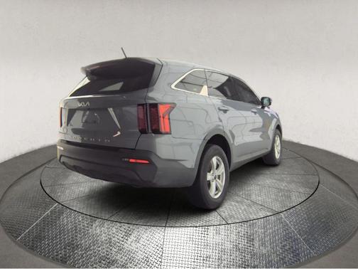 Everlasting Silver 2022 Kia Sorento LX