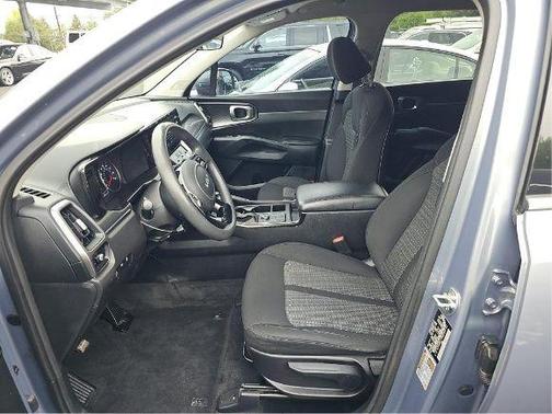 Everlasting Silver 2022 Kia Sorento LX