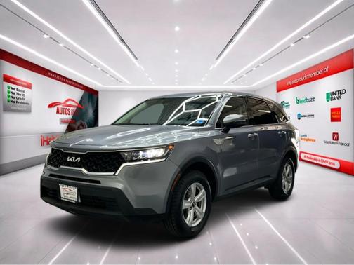 Everlasting Silver 2022 Kia Sorento LX
