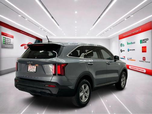 Everlasting Silver 2022 Kia Sorento LX