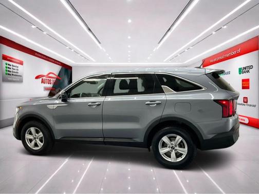 Everlasting Silver 2022 Kia Sorento LX