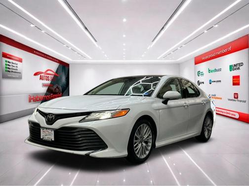 Super White 2019 Toyota Camry XLE