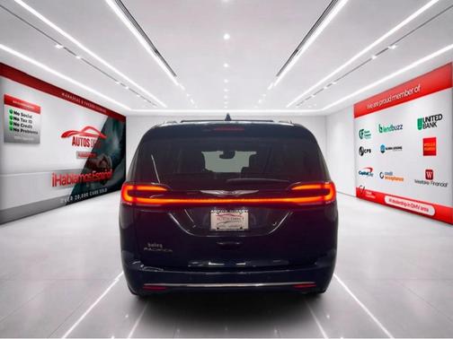 2022 Chrysler Pacifica Touring-L