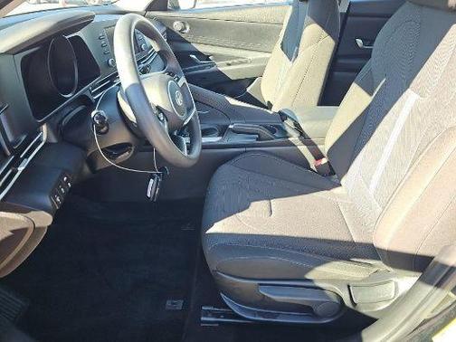 2021 Hyundai ELANTRA SE